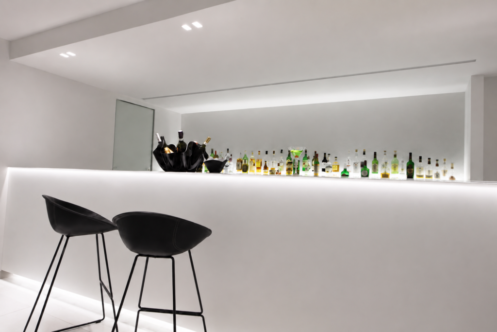 Barra en Solid Surface con iluminación integrada