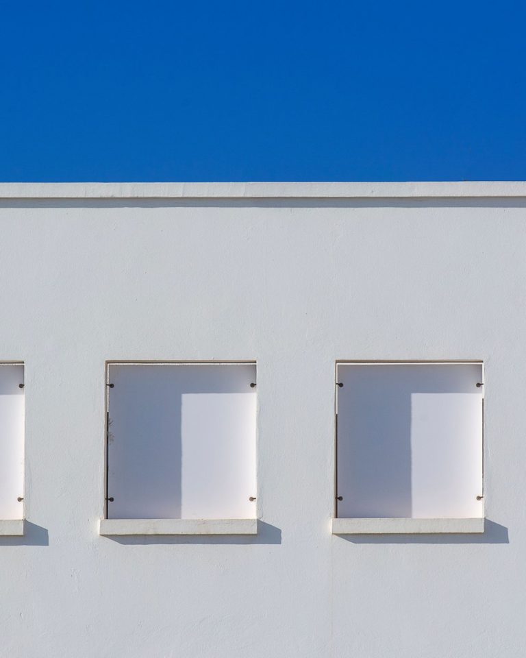 Fachada moderna, referencia generica - Sesderma