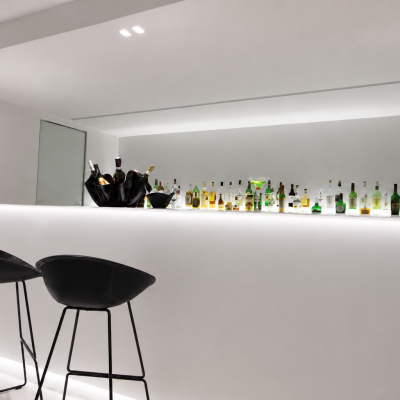 Barra en Solid Surface con iluminación integrada