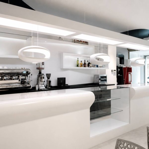 Barra de cafetería en Solid Surface